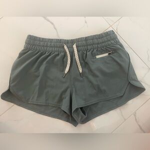 Vuori shorts green.